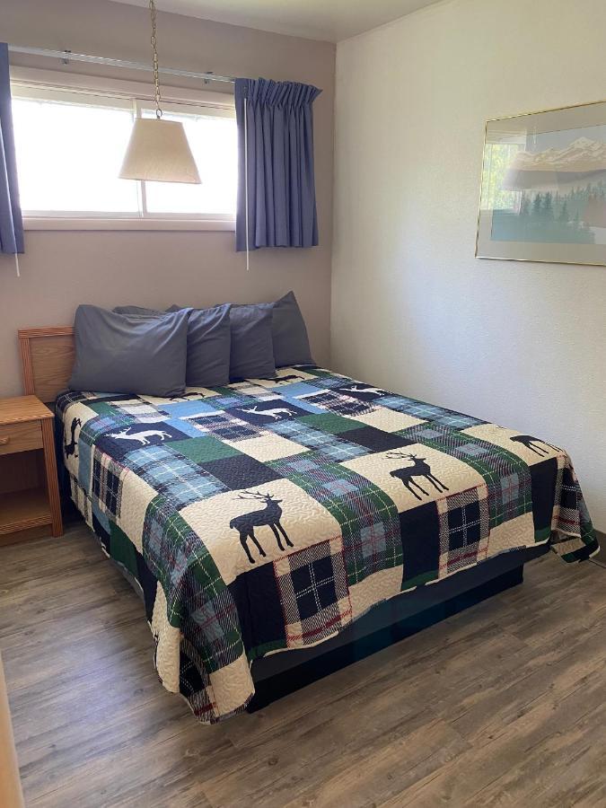 Deer Lodge Motel Sundance Dış mekan fotoğraf